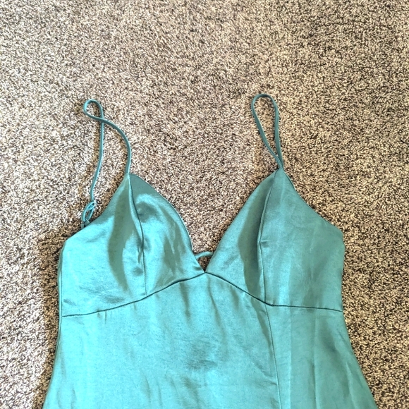 Green silvery fitted midi dress size medium - Picture 2 of 5